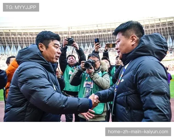 韩鹏长传冲吊结合地面渗透 泰山青春风暴开启战术多元化探索